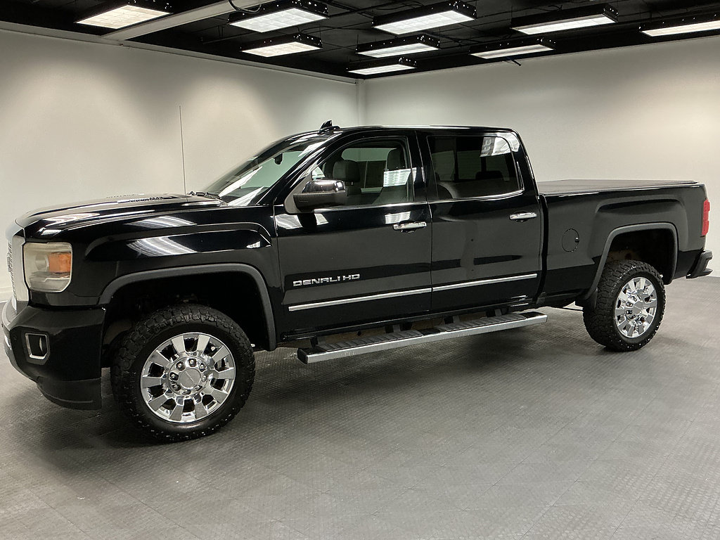 Used 2016 GMC Sierra 2500 Denali w/ Duramax Plus Package AWD/4WD image 2