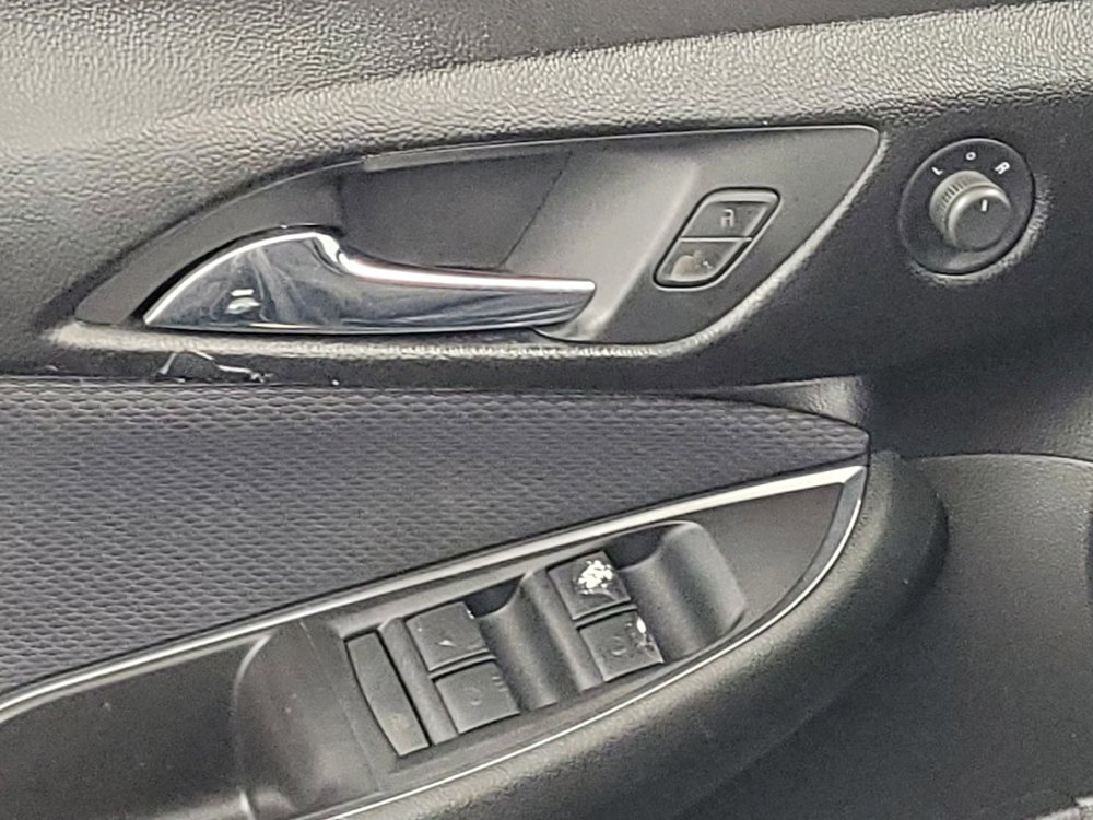 Used 2018 Chevrolet Cruze LS FWD image 27