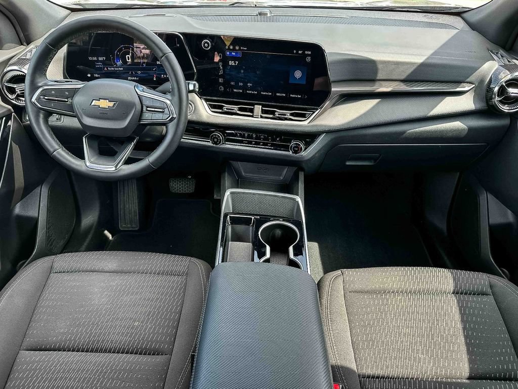 Used 2025 Chevrolet Equinox LT FWD image 11