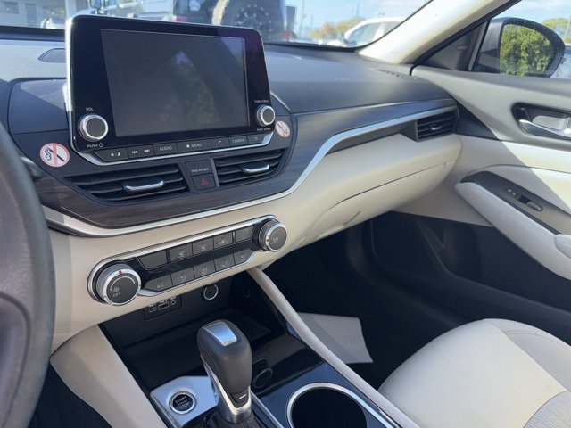 Used 2024 Nissan Altima 2.5 SV image 10