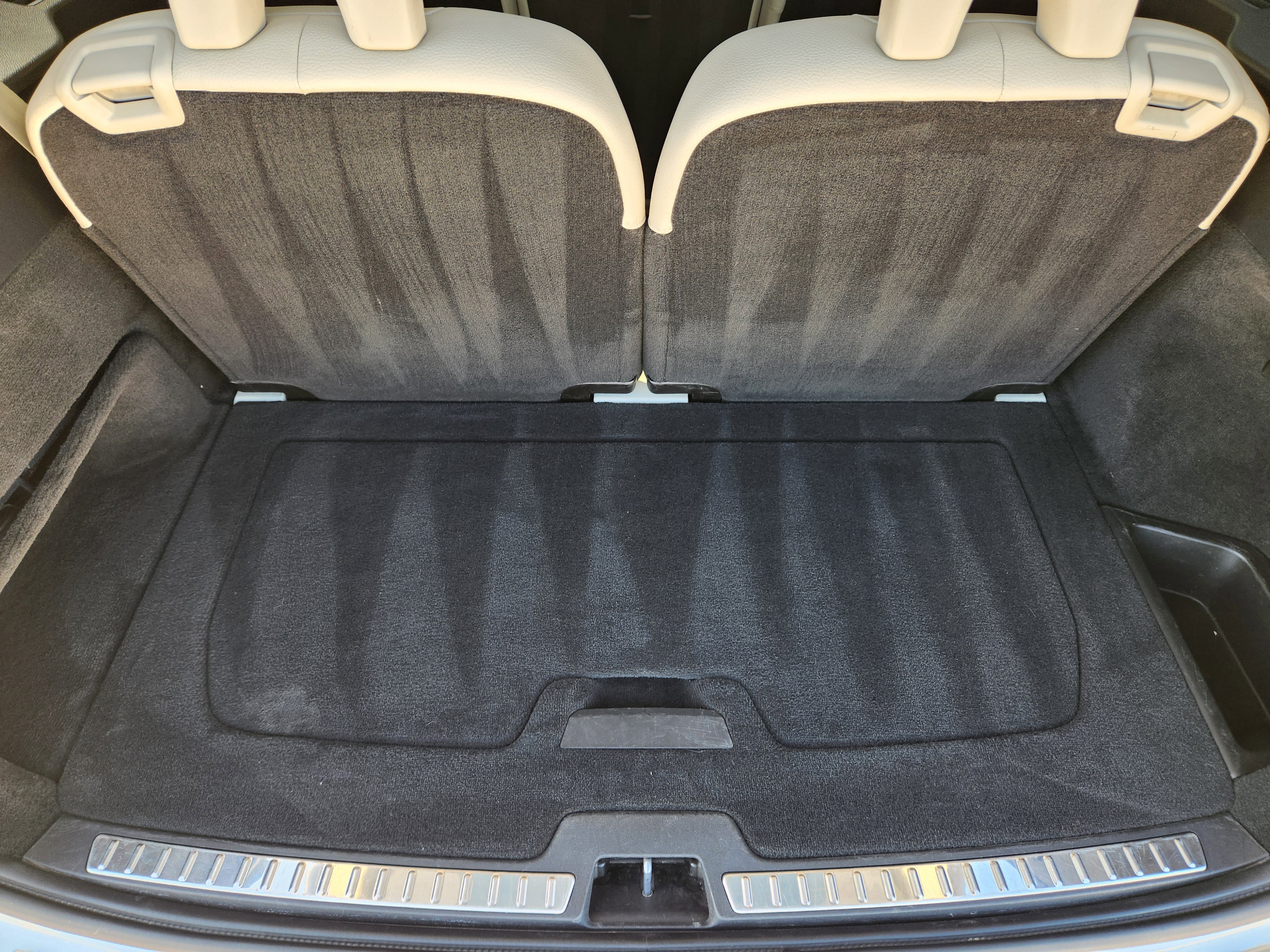 Used 2017 Volvo XC90 T6 Momentum w/ Vision Package image 40