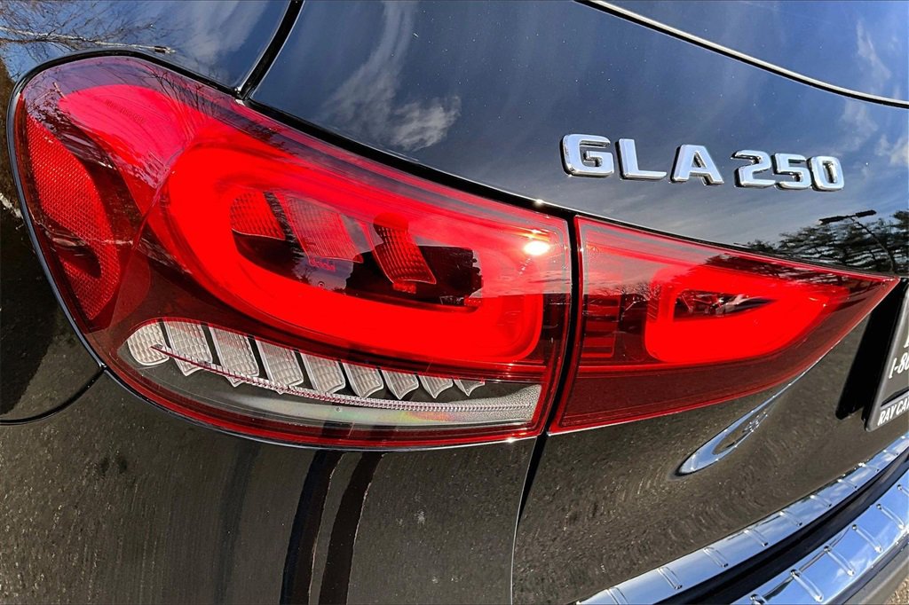 Certified 2022 Mercedes-Benz GLA 250 4MATIC image 32