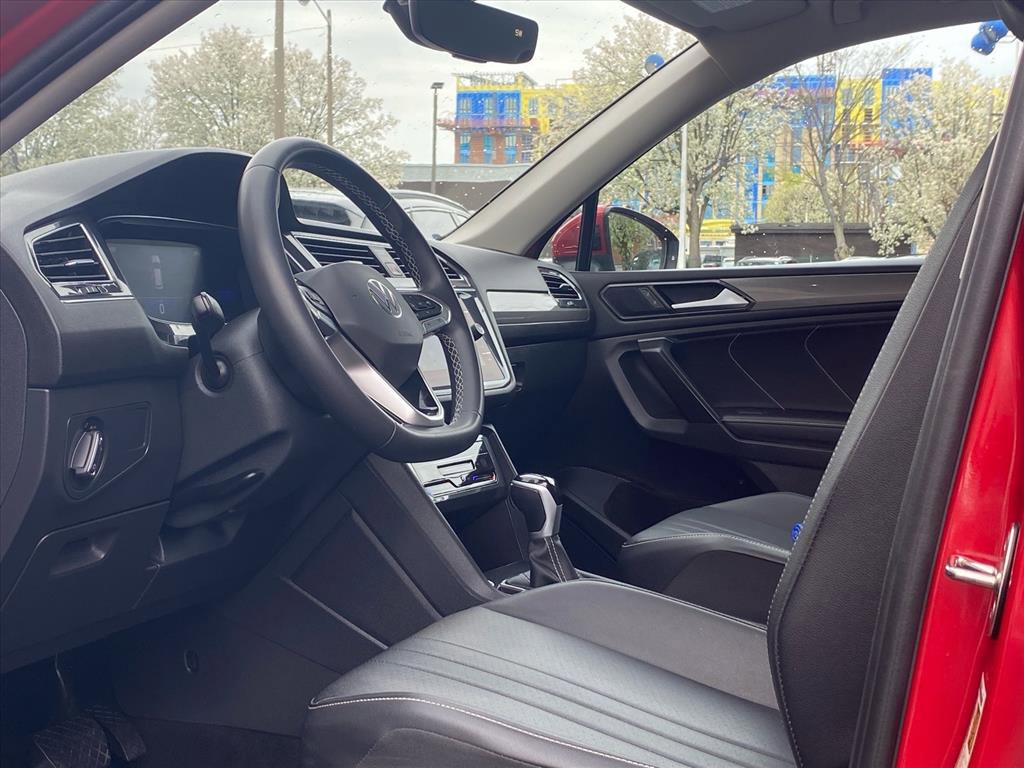 Certified 2023 Volkswagen Tiguan SE w/ Panoramic Sunroof Package FWD image 12