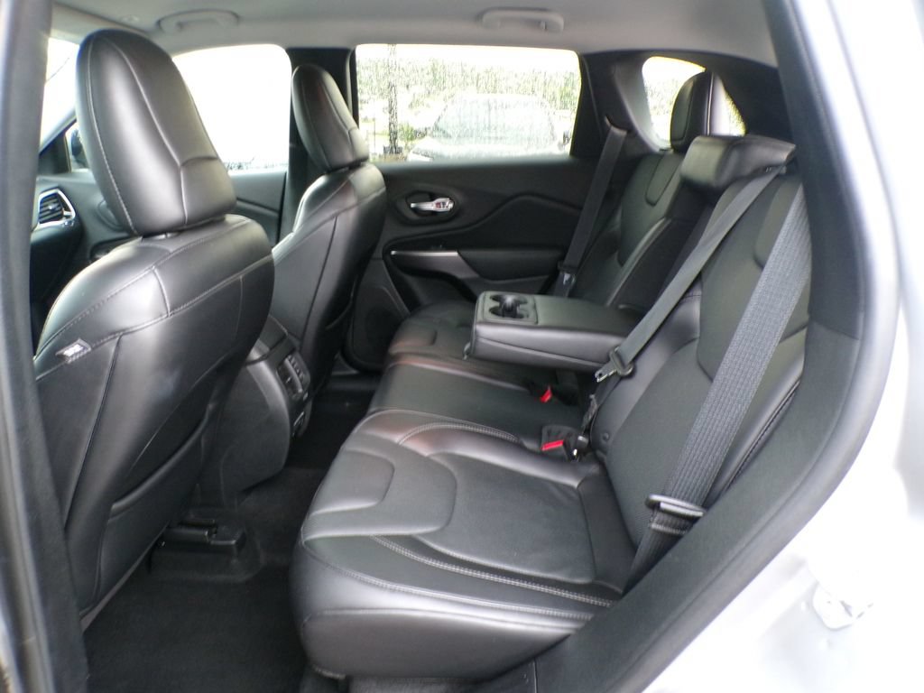 Used 2019 Jeep Cherokee Limited AWD/4WD image 18