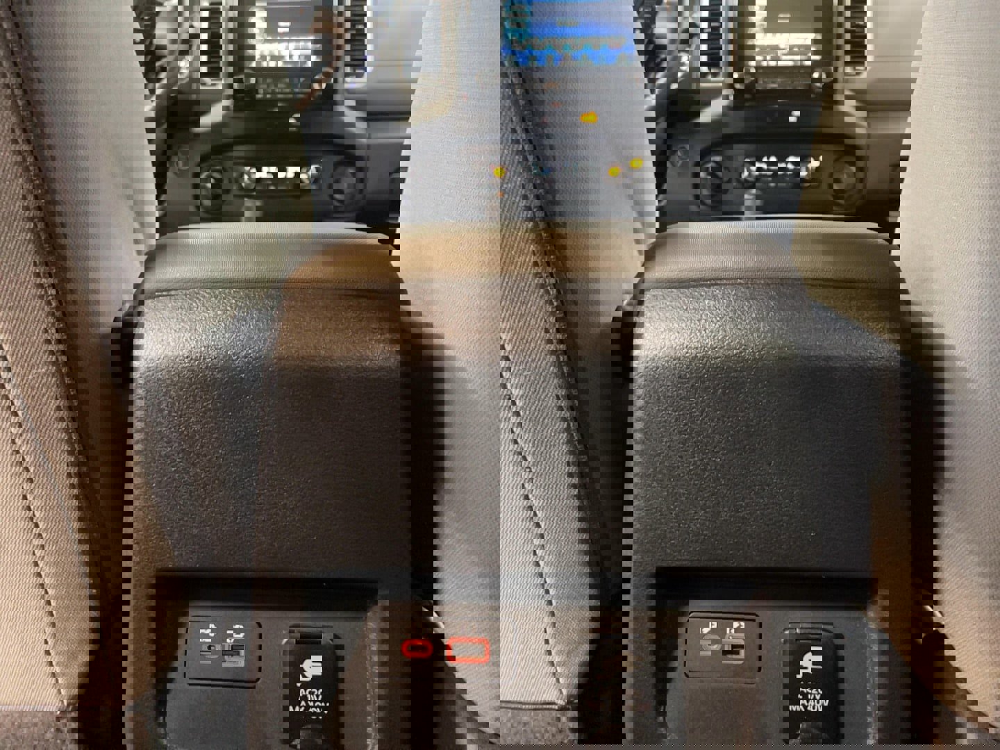 Used 2023 Nissan Frontier SV w/ SV Convenience Package image 16