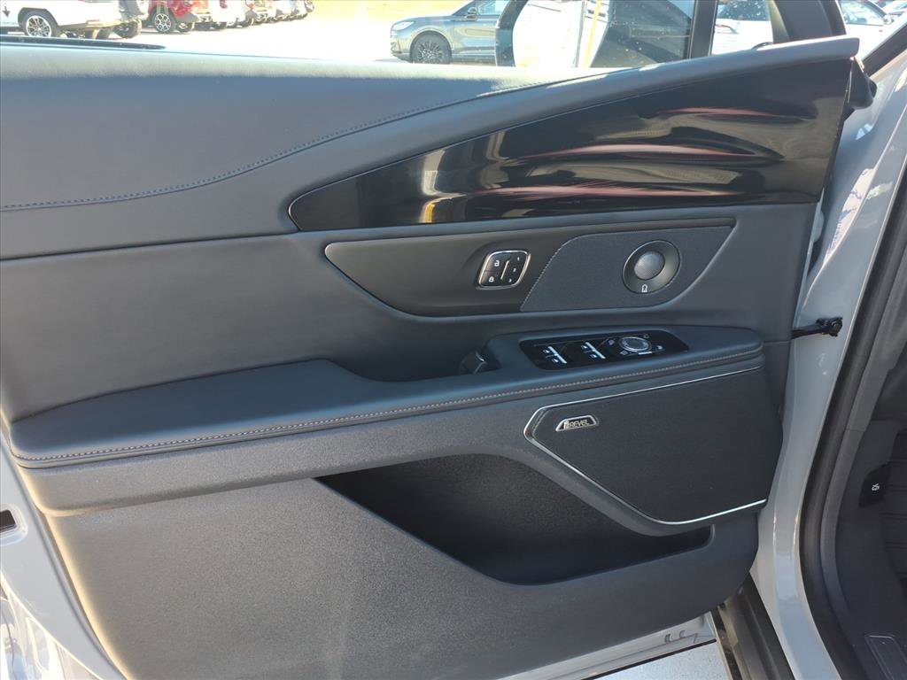 New 2026 Lincoln Nautilus Reserve w/ Jet Appearance Package image 7