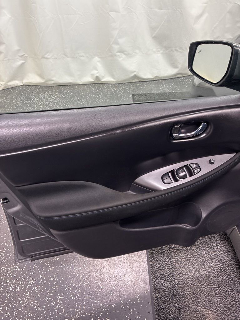 Used 2023 Nissan Leaf S image 11