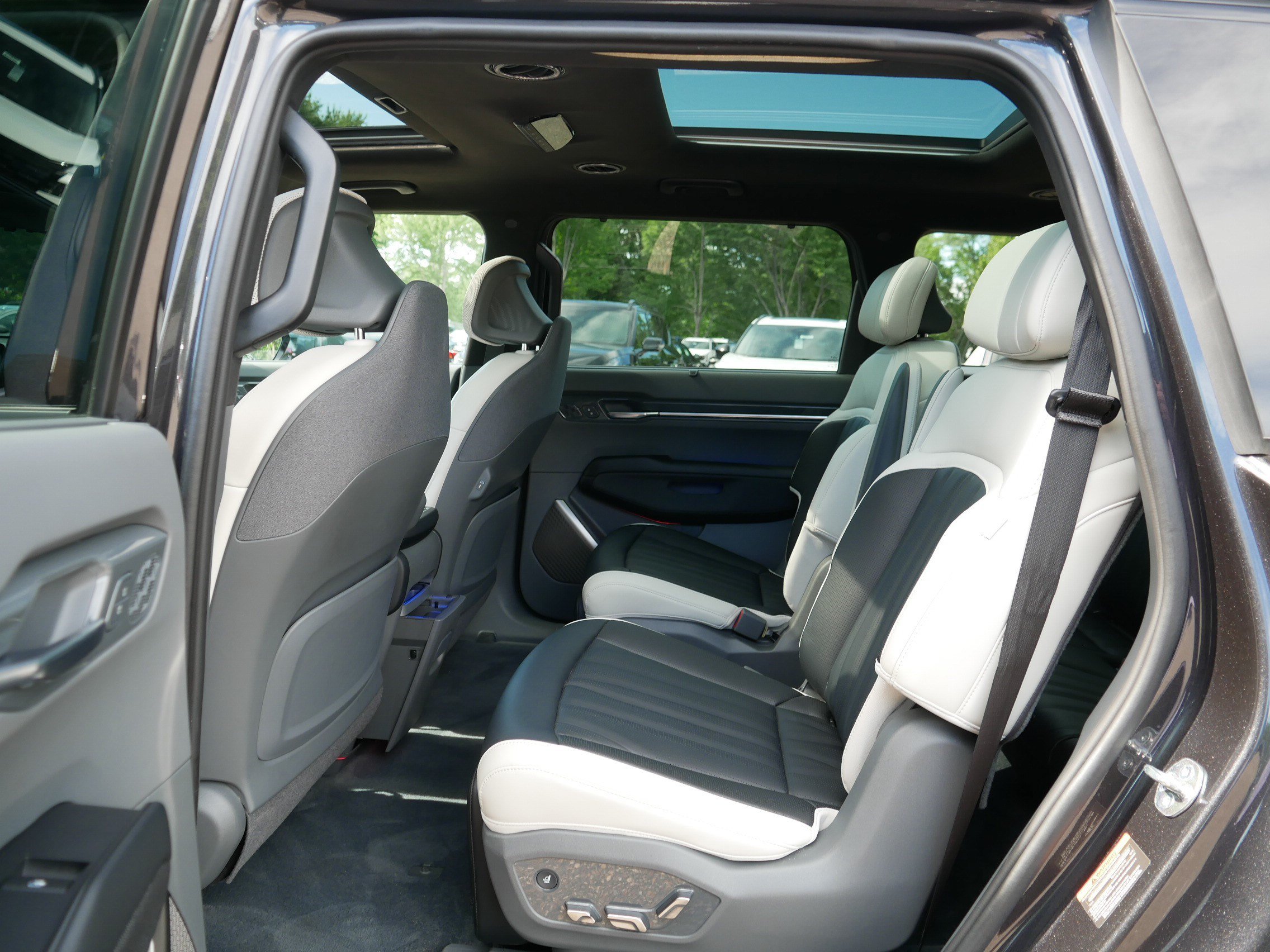 Certified 2024 Kia EV9 GT-Line AWD/4WD image 34