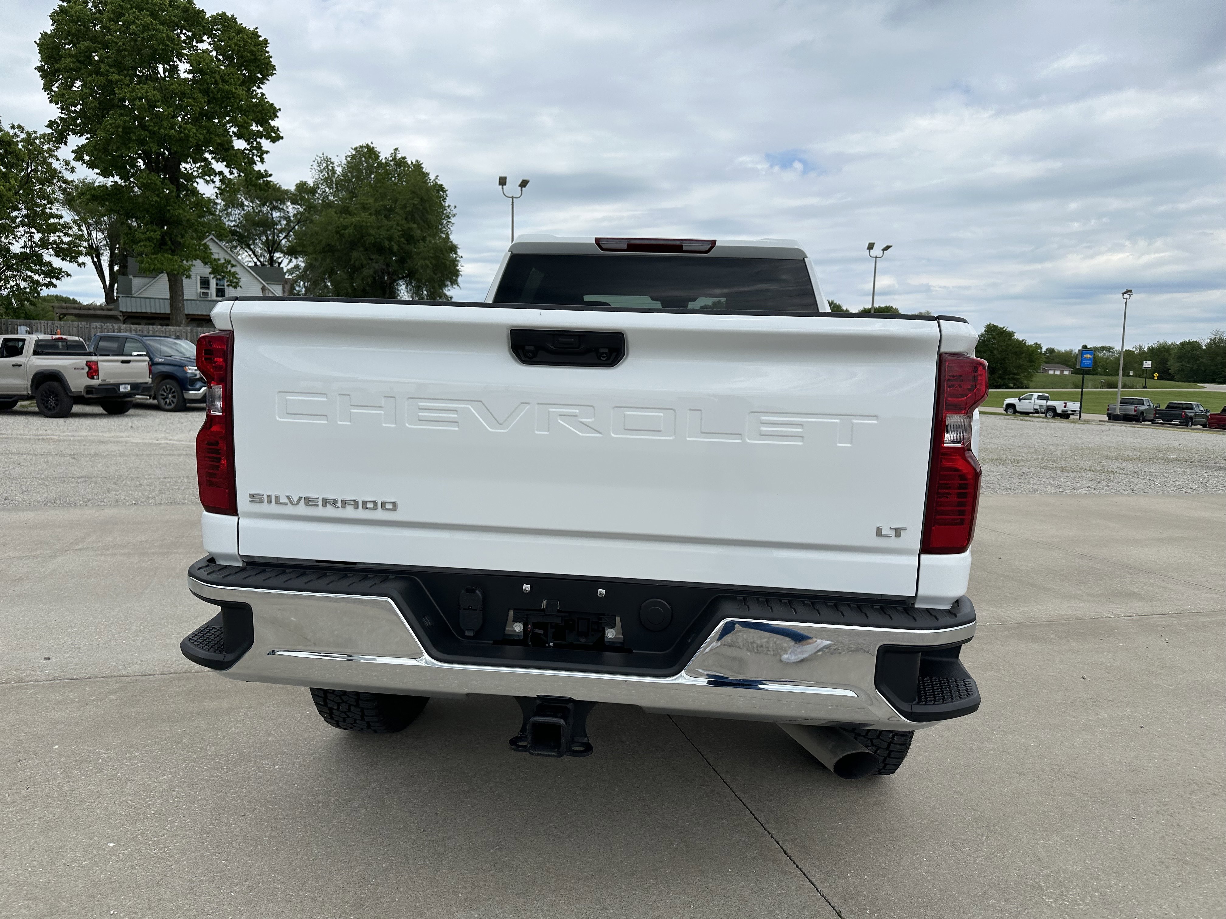 Used 2025 Chevrolet Silverado 2500 LT w/ Convenience Package AWD/4WD image 2