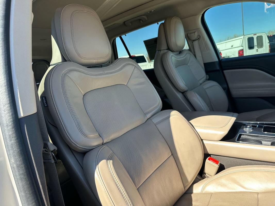 Used 2022 Lincoln Aviator Reserve w/ Equipment Group 201A AWD/4WD image 11