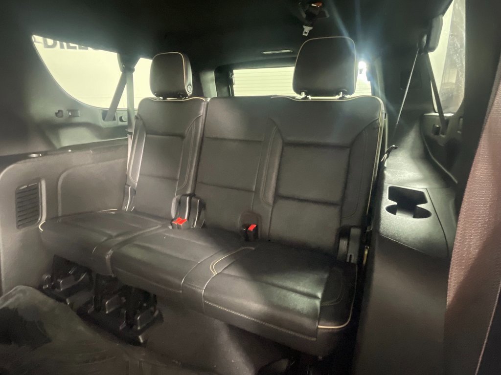 Used 2022 GMC Yukon XL SLT w/ SLT Premium Package image 26