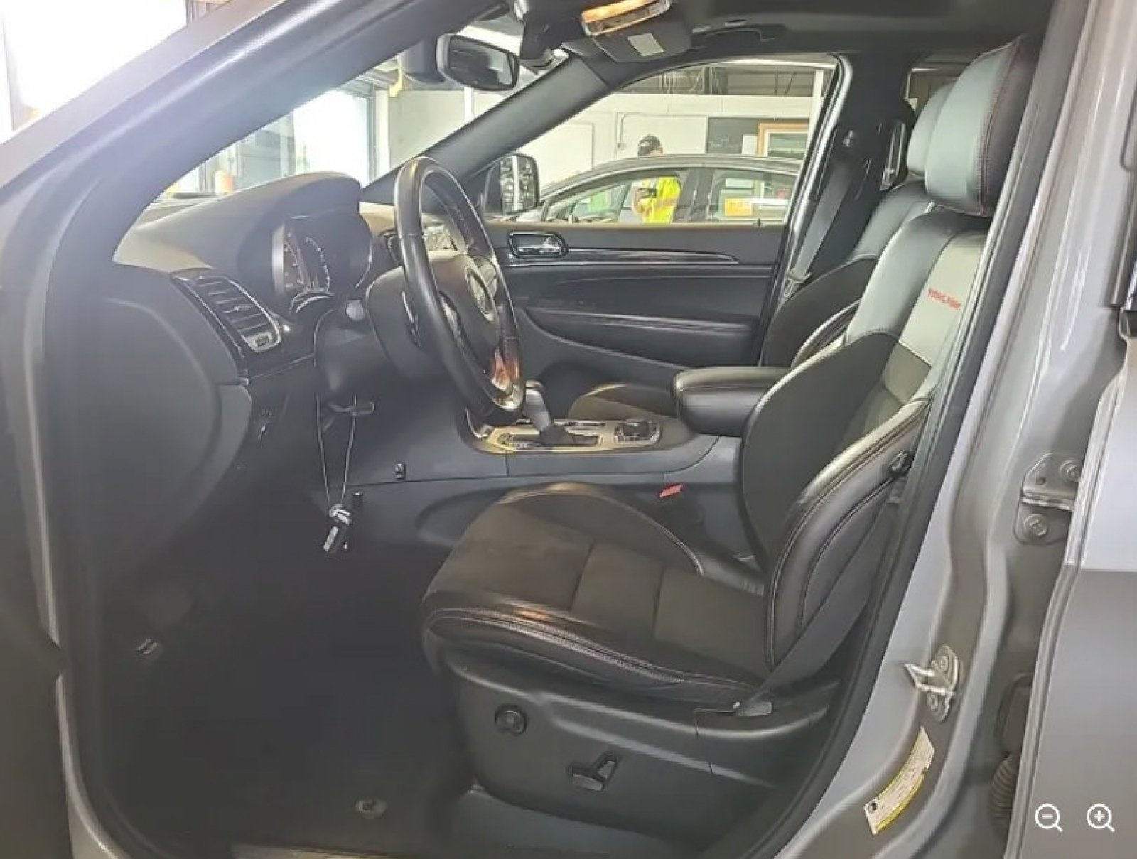 Used 2019 Jeep Grand Cherokee Trailhawk AWD/4WD image 9
