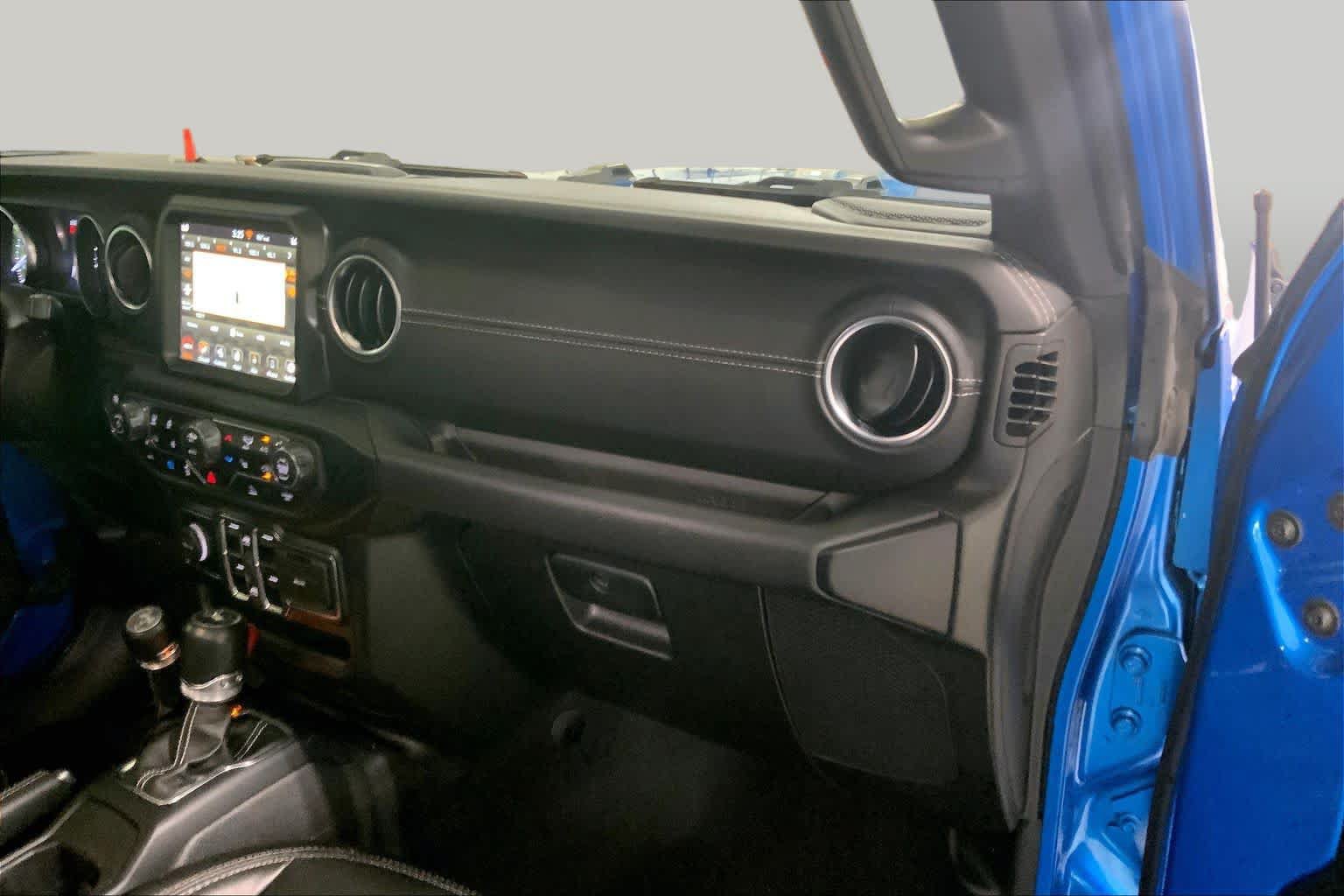 Used 2022 Jeep Wrangler Unlimited Sahara w/ Cold Weather Group AWD/4WD image 18