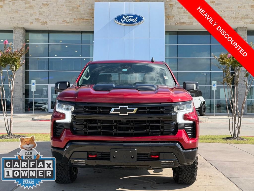 Used 2025 Chevrolet Silverado 1500 LT Trail Boss w/ Convenience Package II AWD/4WD image 2