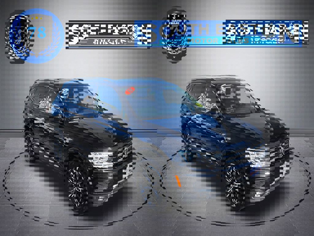 Used 2018 Volkswagen Tiguan SEL image 2