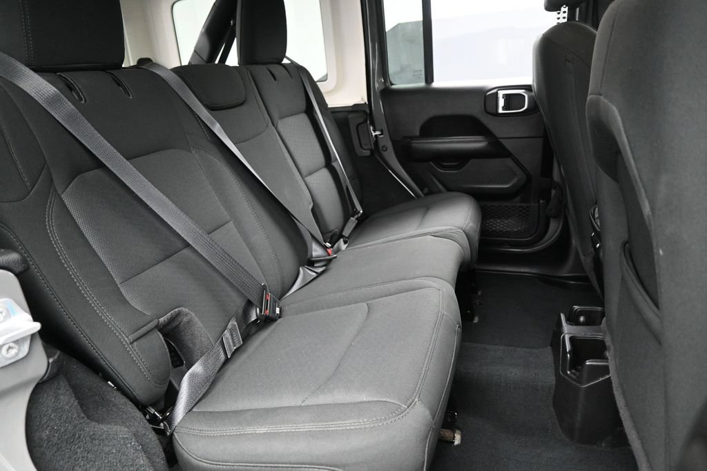 Used 2023 Jeep Wrangler Unlimited Sahara w/ Cold Weather Group AWD/4WD image 29