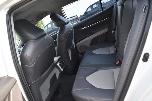 Used 2020 Toyota Camry XLE FWD image 18