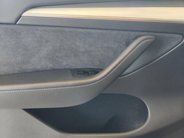 Used 2025 Tesla Model Y Long Range RWD image 30