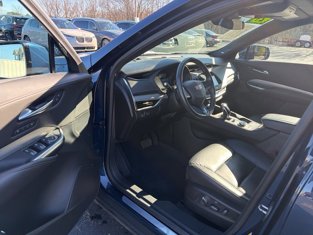 Used 2021 Cadillac XT4 Premium Luxury image 10