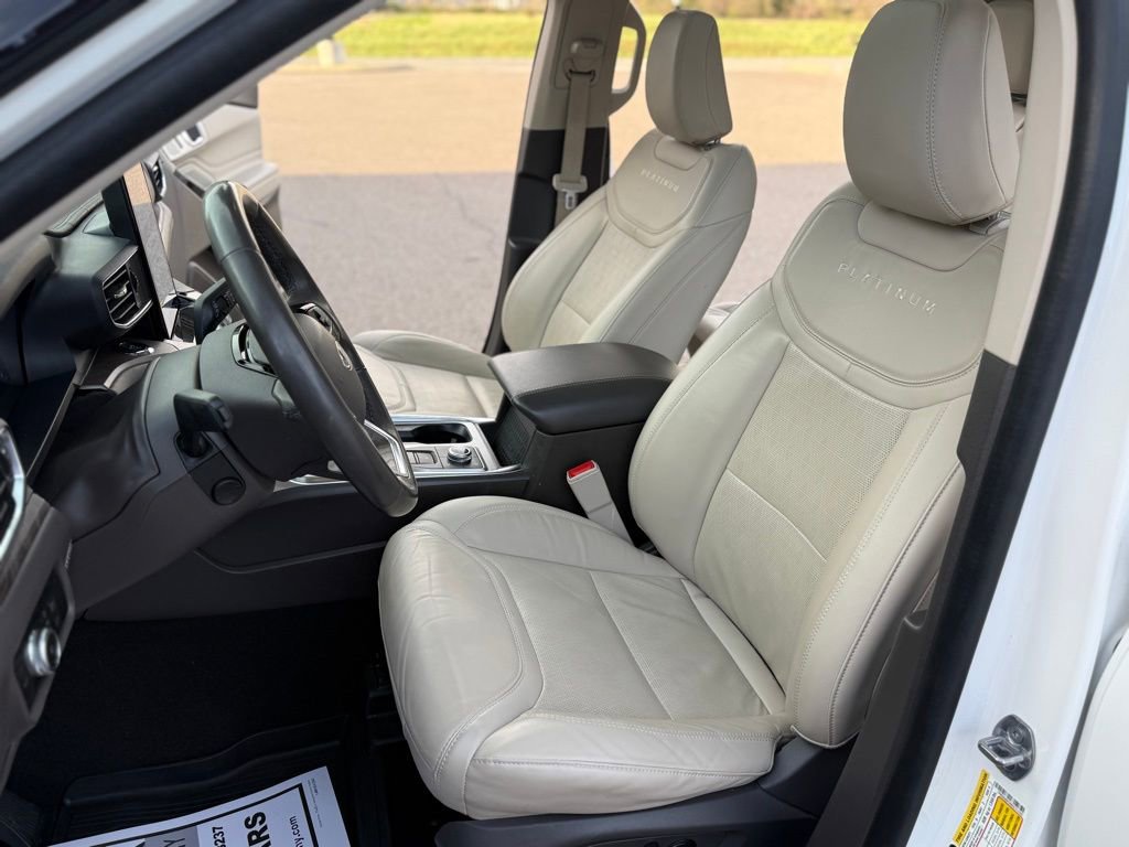 Used 2022 Ford Explorer Platinum w/ Equipment Group 601A image 34