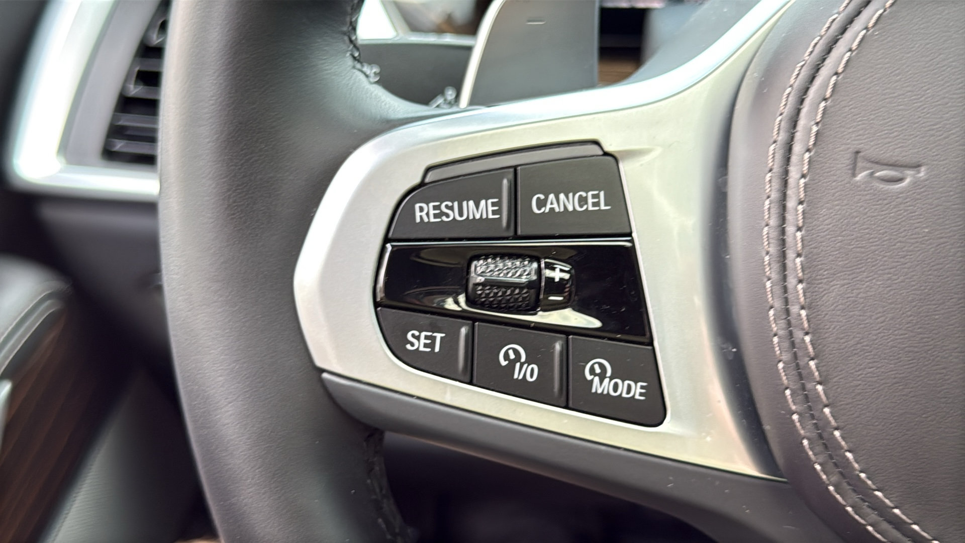 Used 2024 BMW X7 xDrive40i w/ Executive Package AWD/4WD image 16