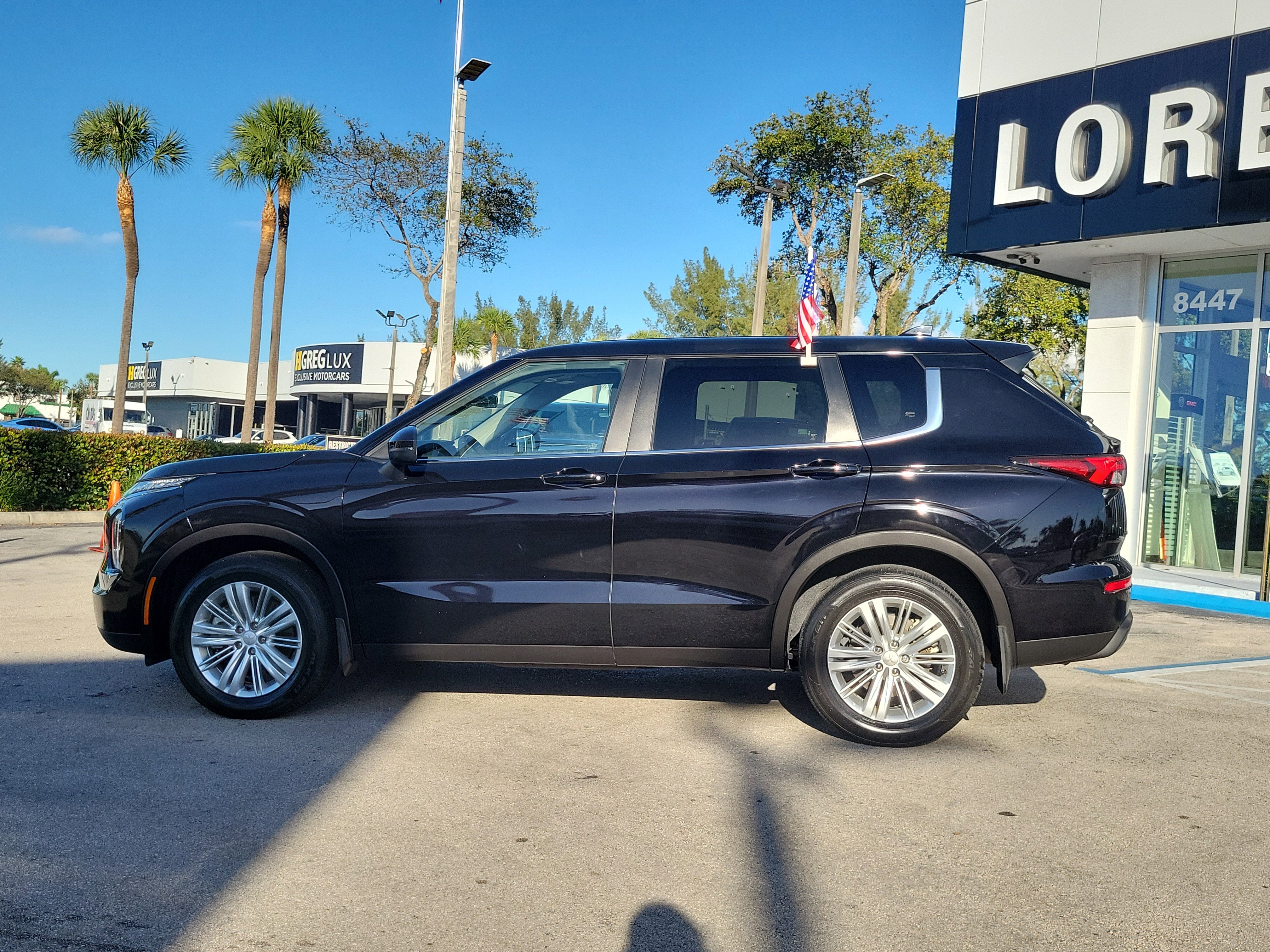 Used 2024 Mitsubishi Outlander ES image 8