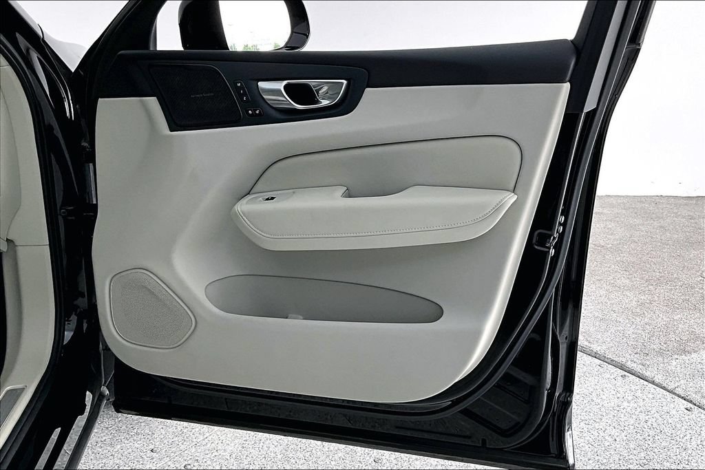 Certified 2024 Volvo XC60 B5 Ultimate w/ Protection Package Premier AWD/4WD image 23