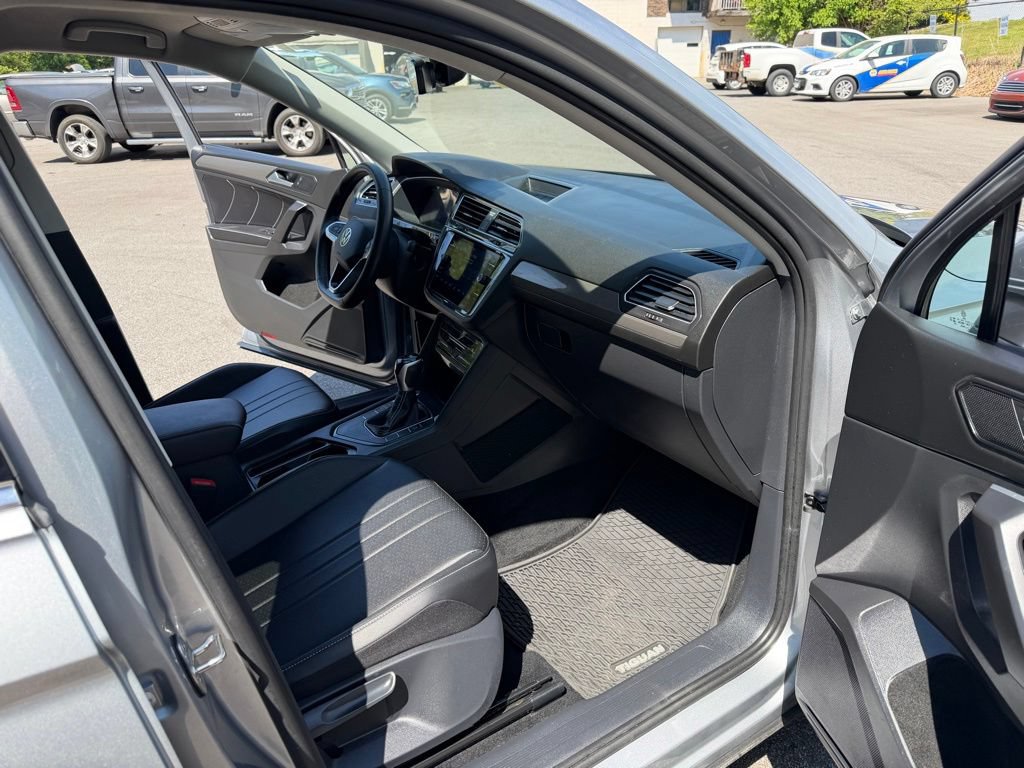 Certified 2023 Volkswagen Tiguan SE FWD image 14