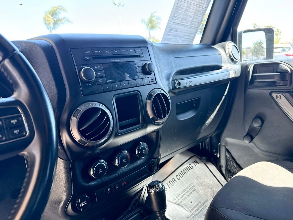 Used 2017 Jeep Wrangler Unlimited Sport w/ Connectivity Group AWD/4WD image 16