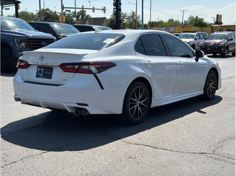 Used 2023 Toyota Camry SE FWD image 3