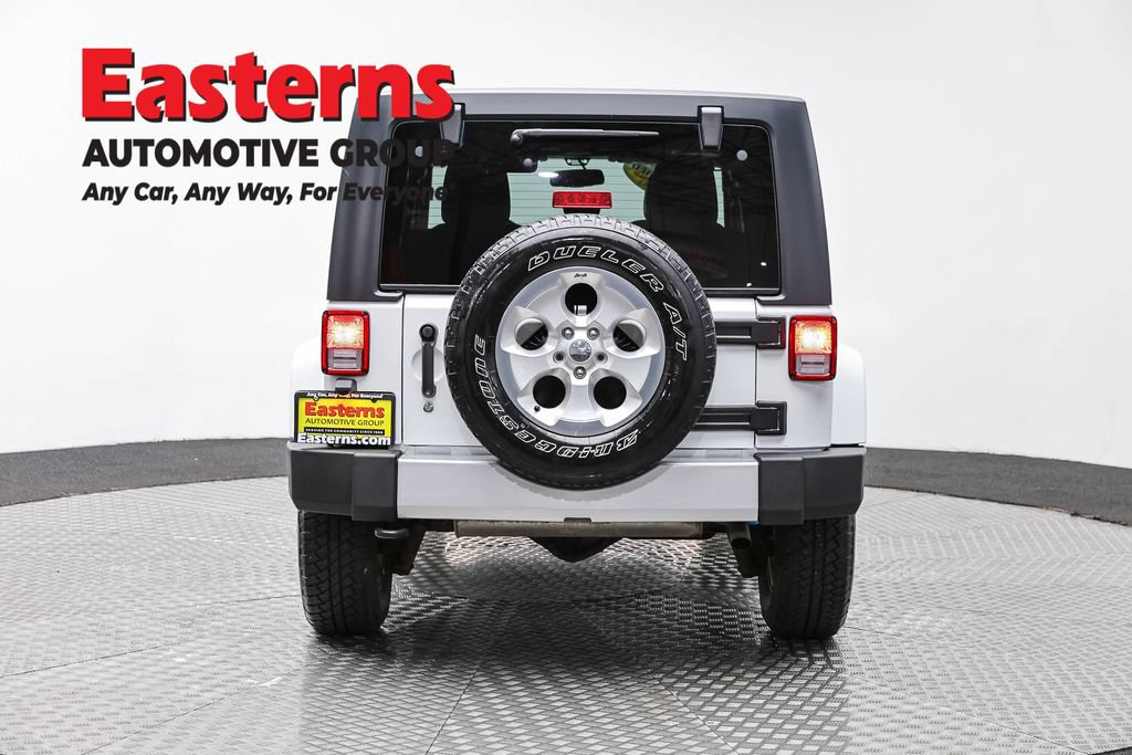 Used 2015 Jeep Wrangler Unlimited Sahara w/ Connectivity Group AWD/4WD image 6