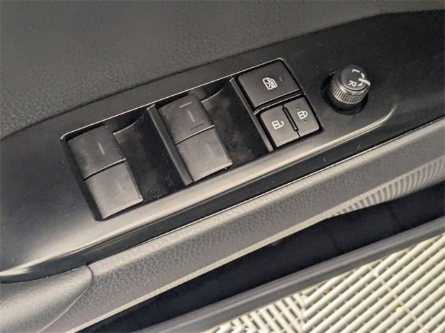 Used 2025 Toyota Camry SE image 11