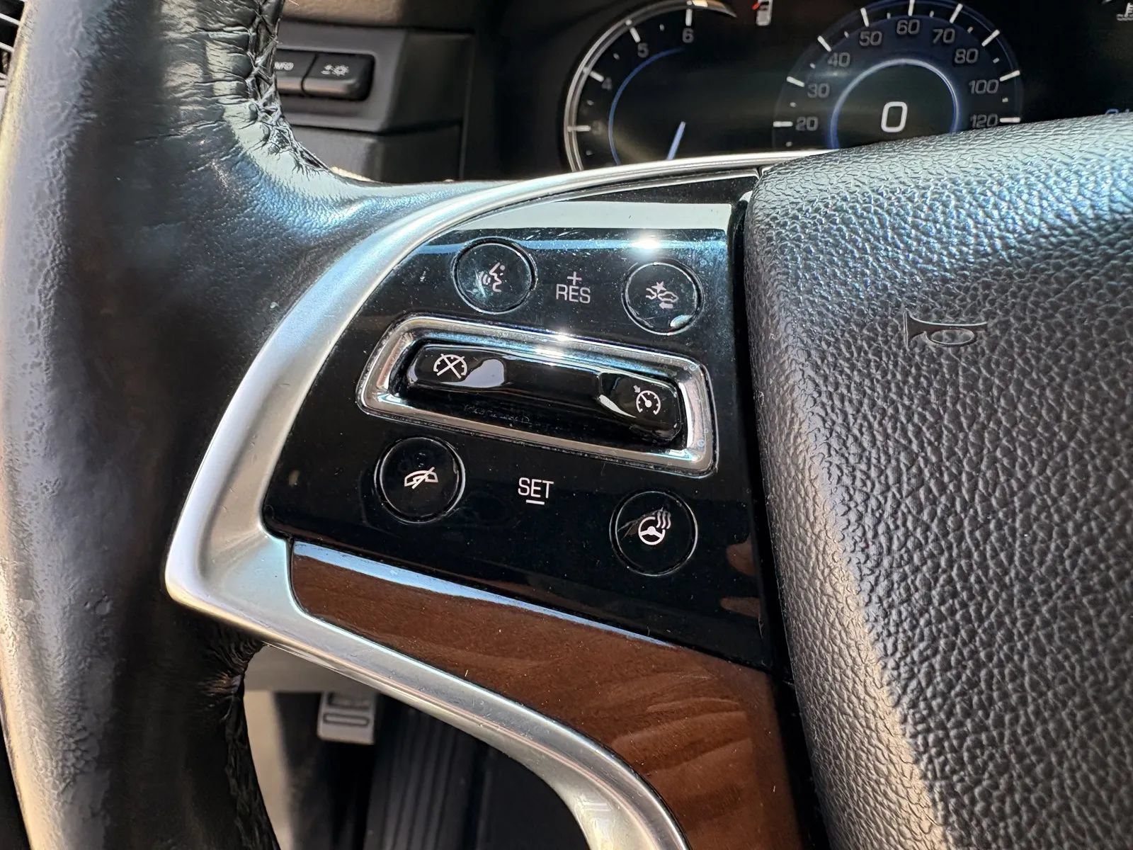 Used 2019 Cadillac Escalade ESV Luxury RWD image 20