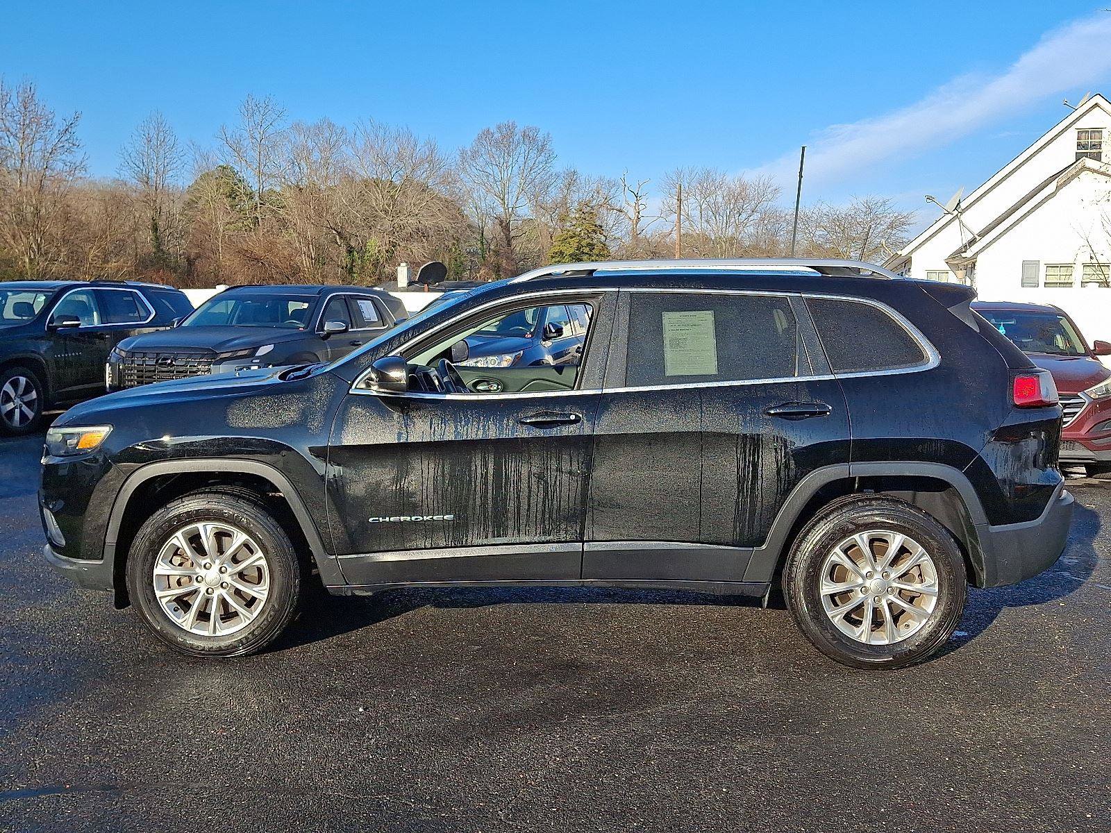 Used 2019 Jeep Cherokee Latitude w/ Cold Weather Group image 7