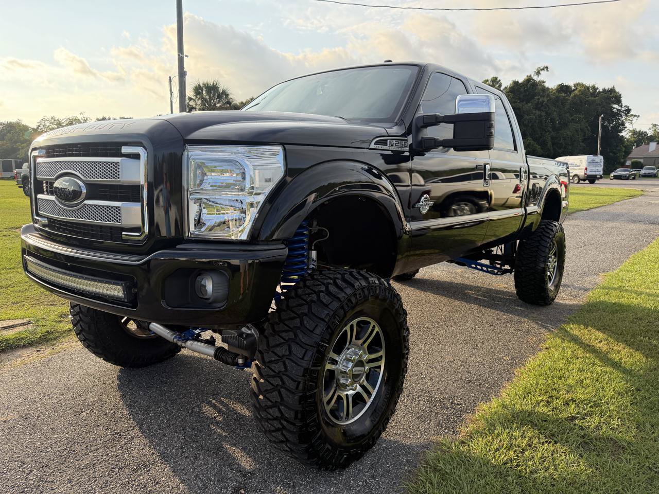 Used 2016 Ford F250 Platinum w/ FX4 Off-Road Package AWD/4WD image 3