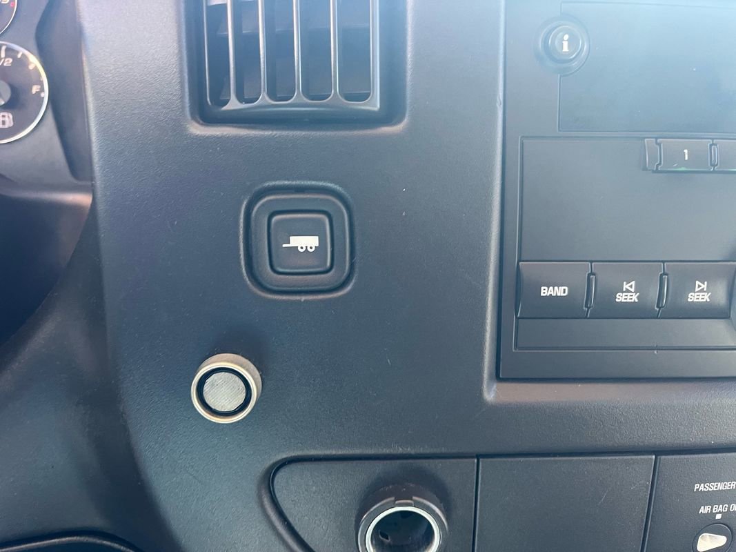 Used 2010 Chevrolet Express 2500 image 17