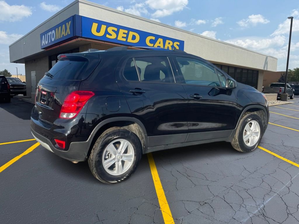 Used 2022 Chevrolet Trax LT w/ LT Convenience Package image 5
