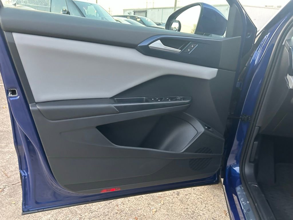 Used 2022 Volkswagen Taos SE w/ Driver Assistance Package image 46