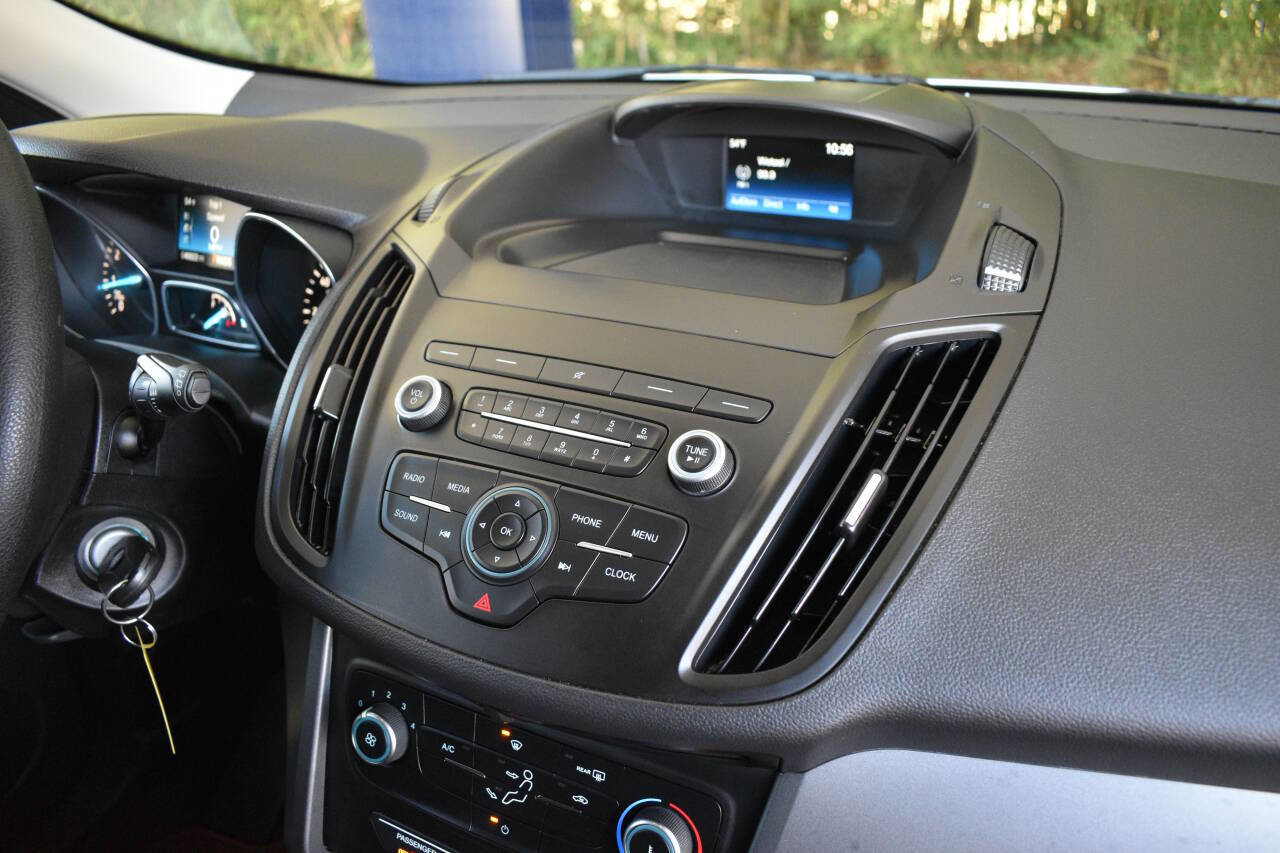 Used 2019 Ford Escape S image 22