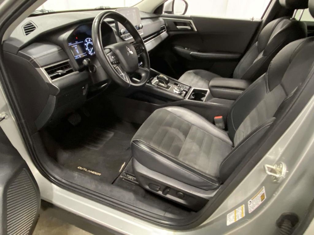 Used 2024 Mitsubishi Outlander SE image 12