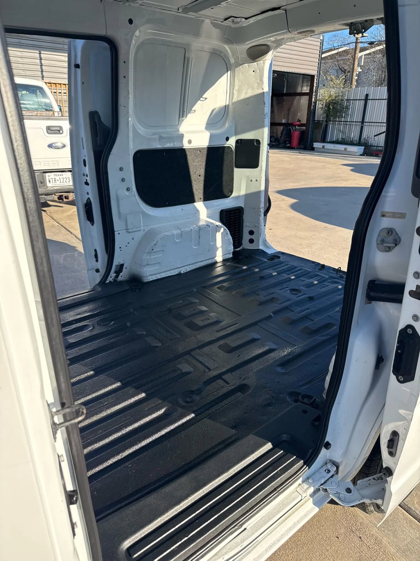 Used 2015 Chevrolet City Express LT w/ Technology Package FWD image 27