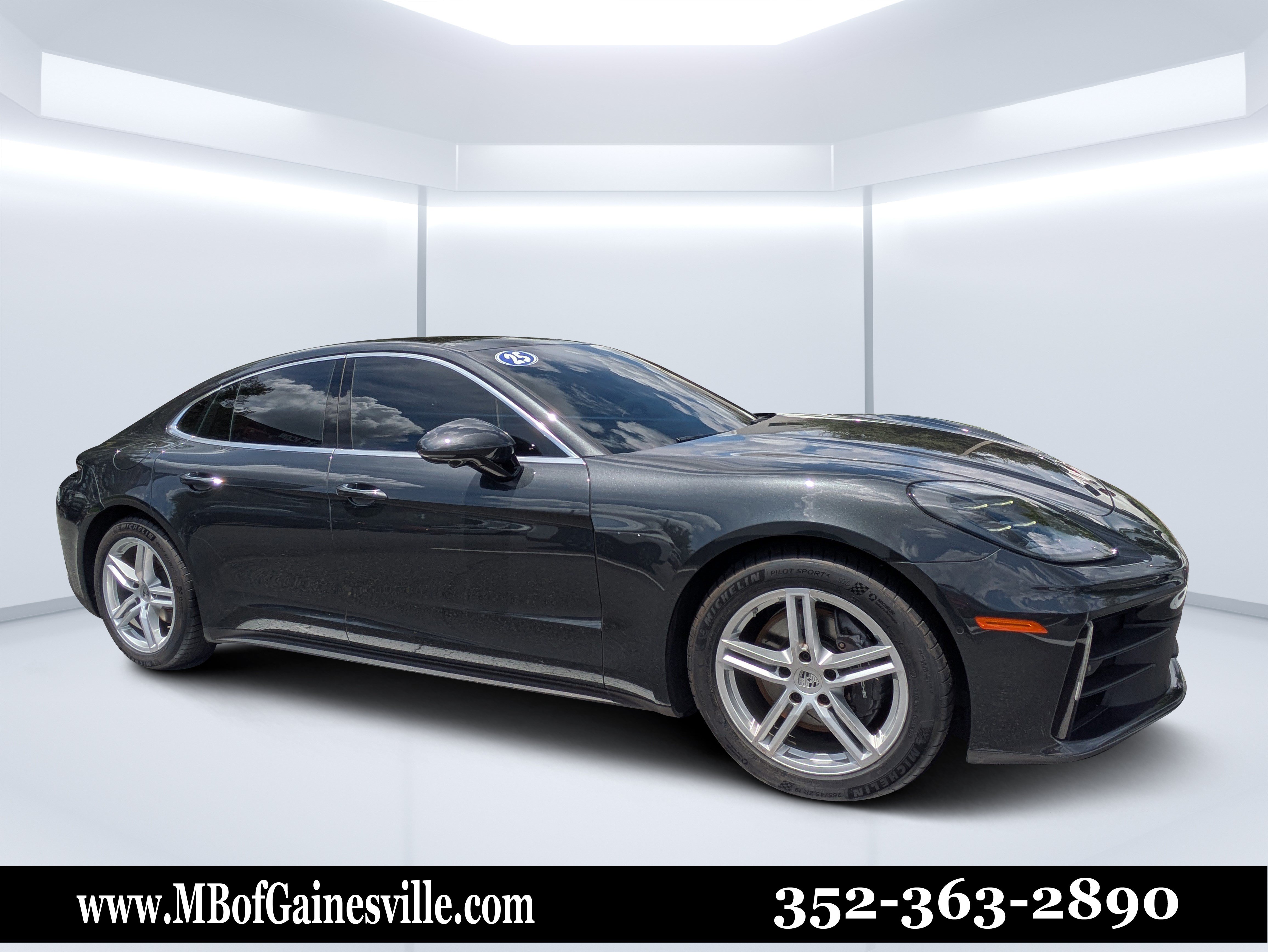 Used 2025 Porsche Panamera RWD image 1