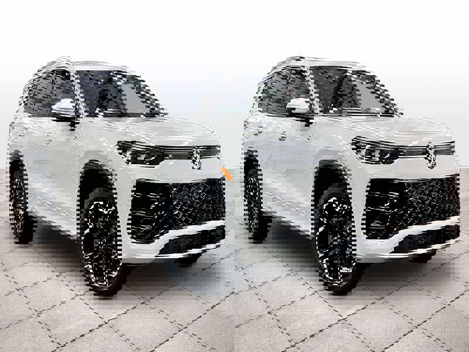 New 2026 Volkswagen Tiguan SEL R-Line image 2