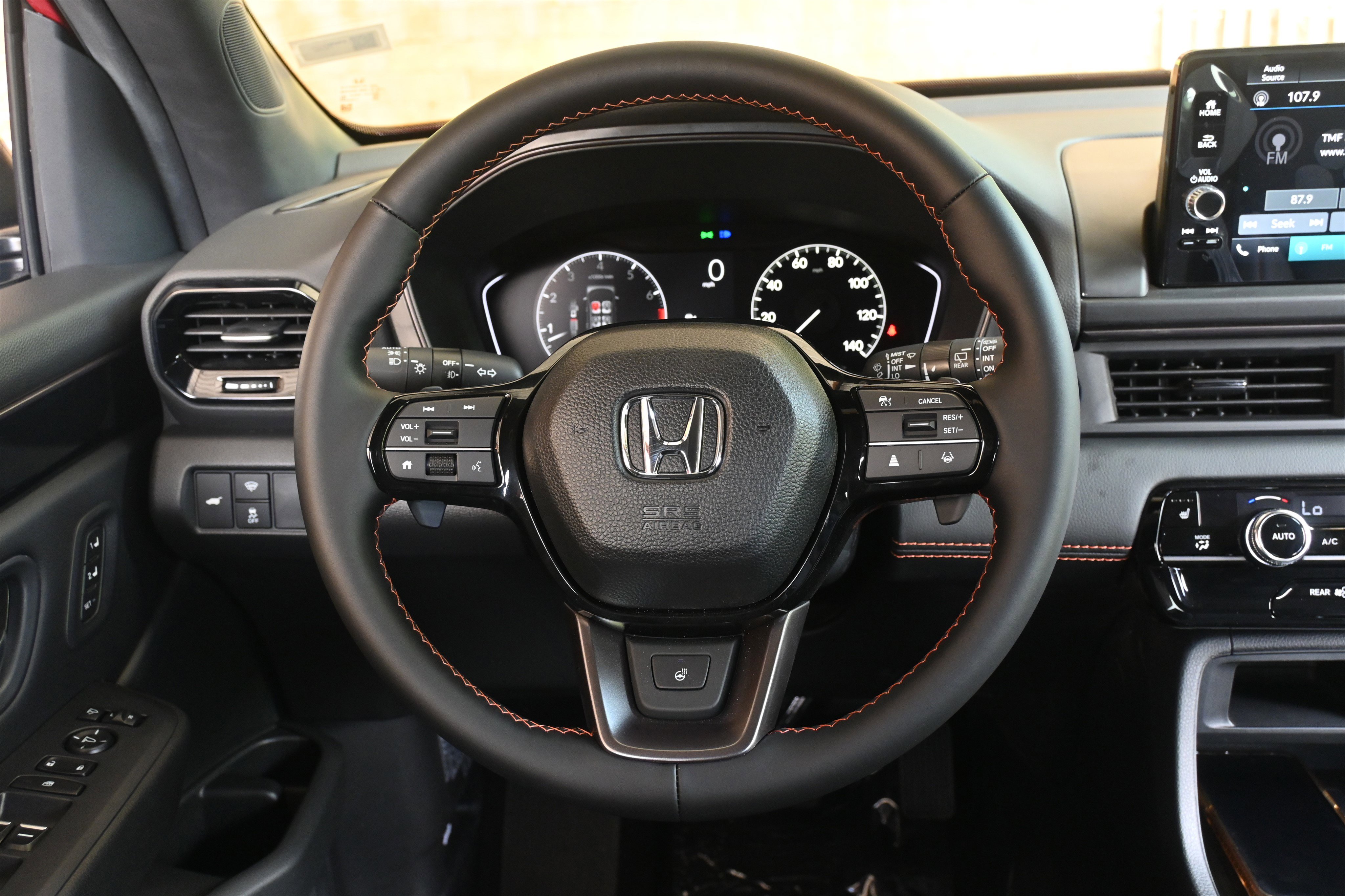 Used 2025 Honda Pilot TrailSport image 25
