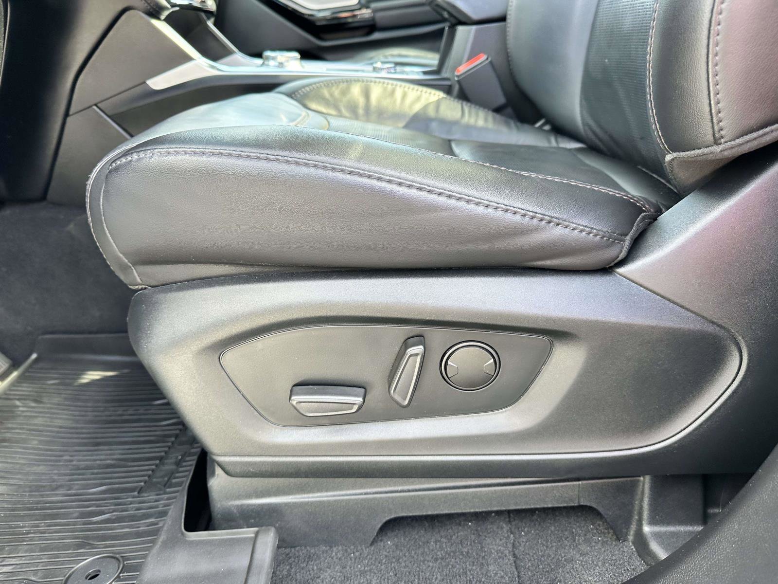Used 2023 Ford Explorer Platinum w/ Technology Package image 12
