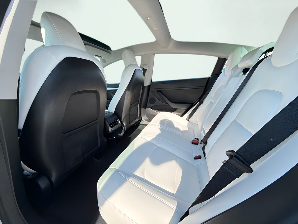 Used 2021 Tesla Model 3 Standard Range Plus RWD image 18