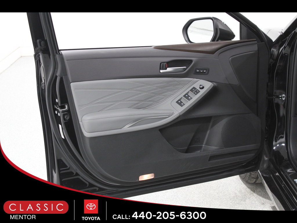 Certified 2019 Toyota Avalon Limited image 4