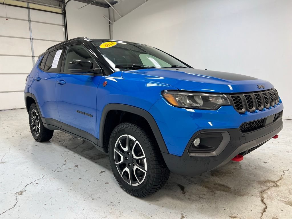 Used 2024 Jeep Compass Trailhawk AWD/4WD image 8