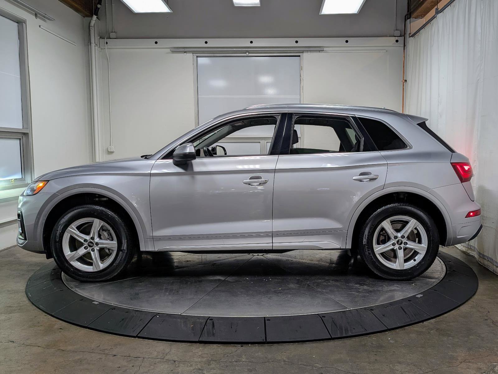 Used 2023 Audi Q5 2.0T Premium w/ Convenience Package image 6