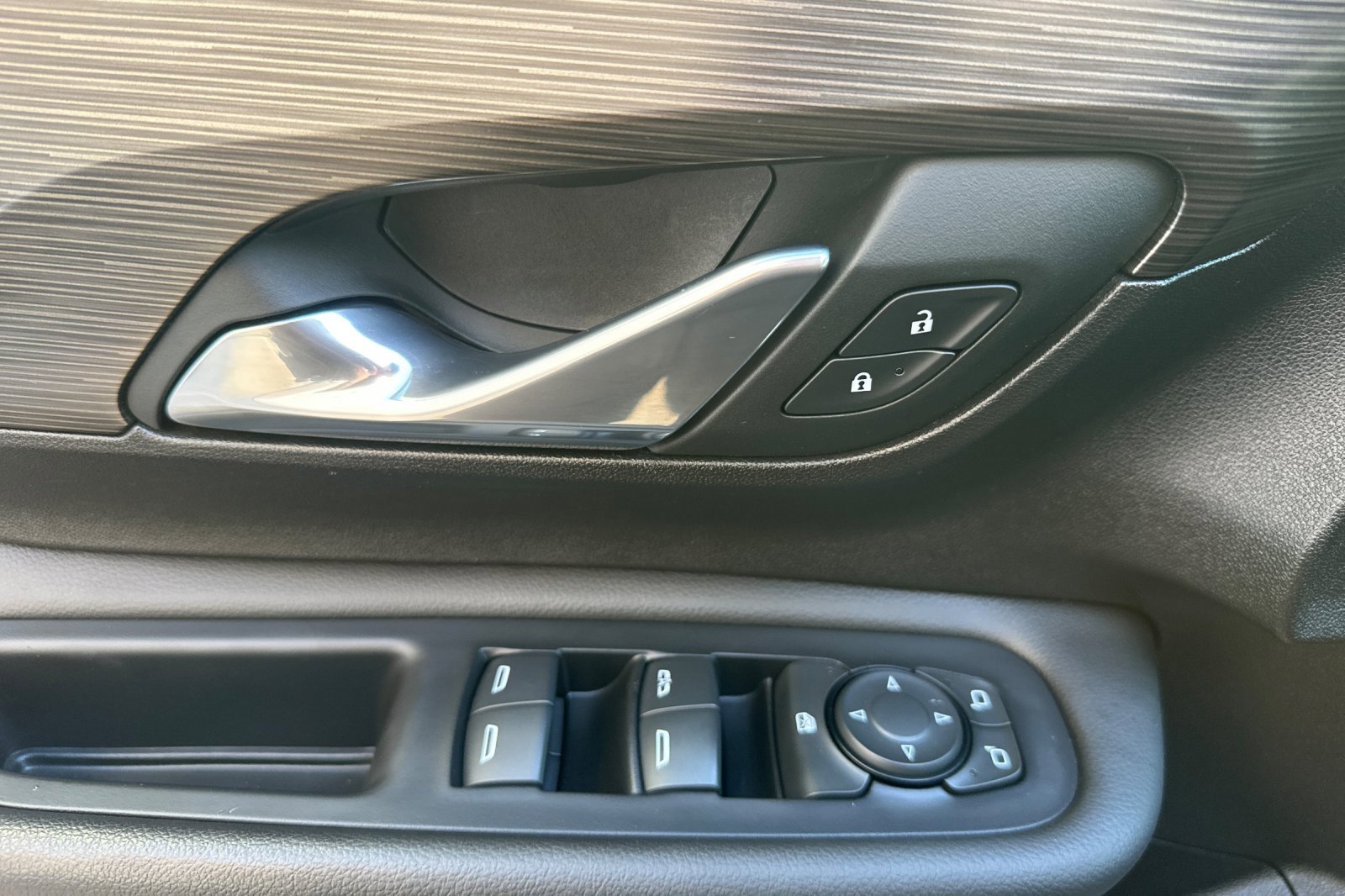 Used 2024 GMC Terrain SLE image 11